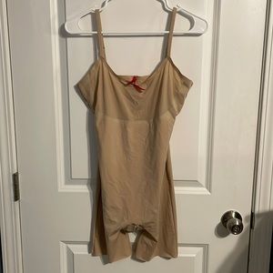 Spanx Mid Thigh Bodysuit L